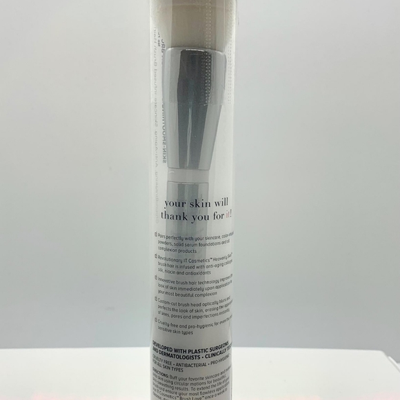 it cosmetics Skin Smoothing Complexion Brush - Picture 2 of 4